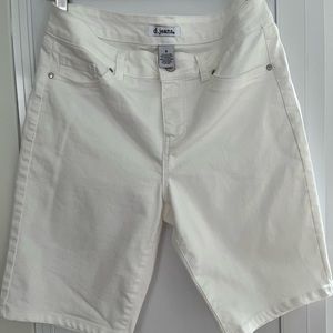 White Bermuda shorts, length from waist to bottom of short is 19 inches